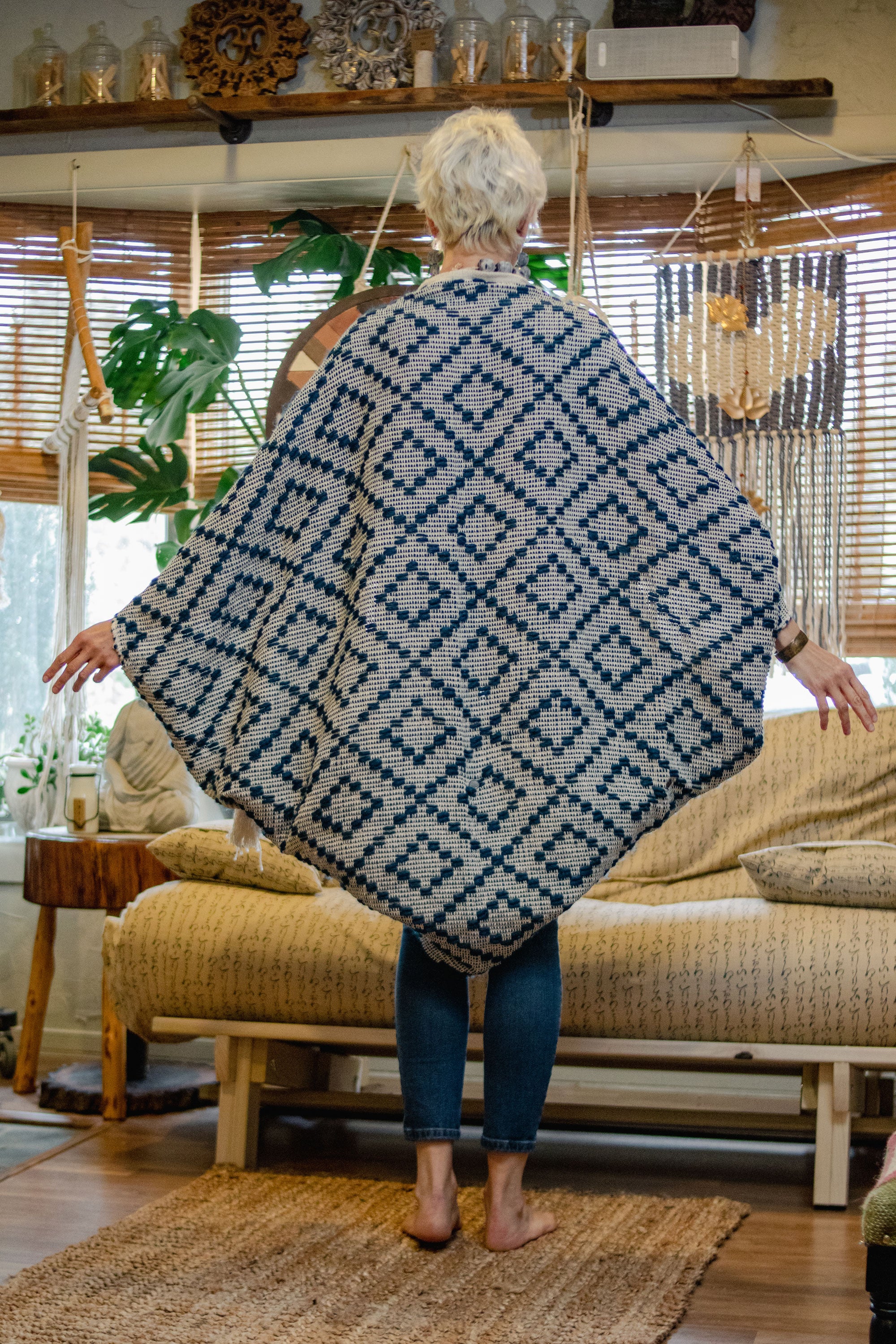 Bemossed - Wearable Throw