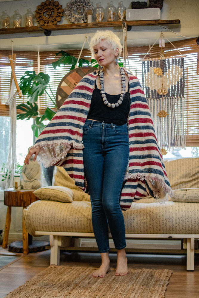 Ameri - Wearable Throw