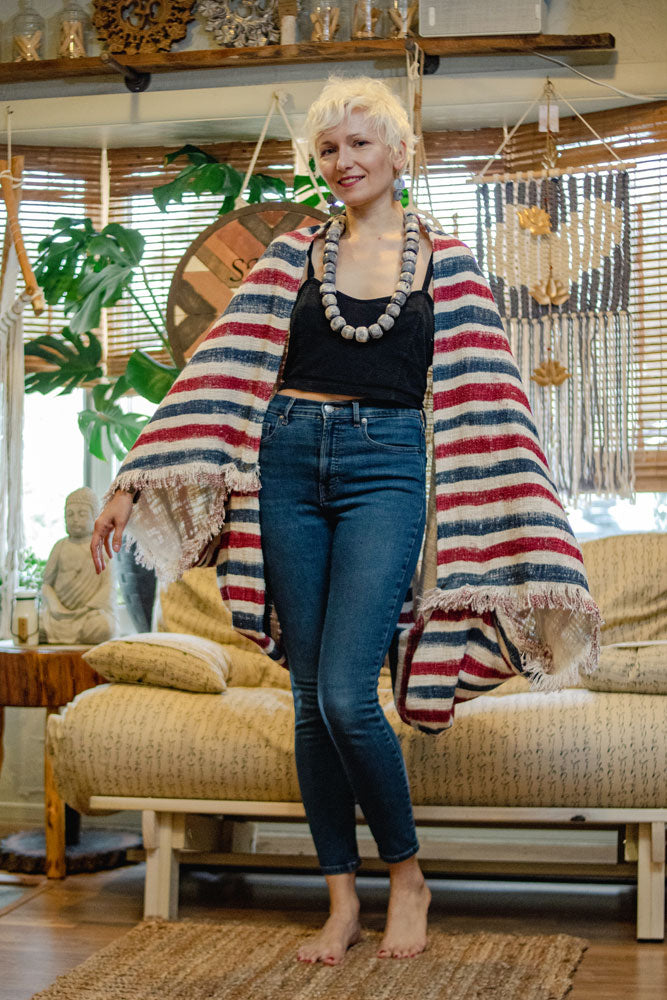 Ameri - Wearable Throw