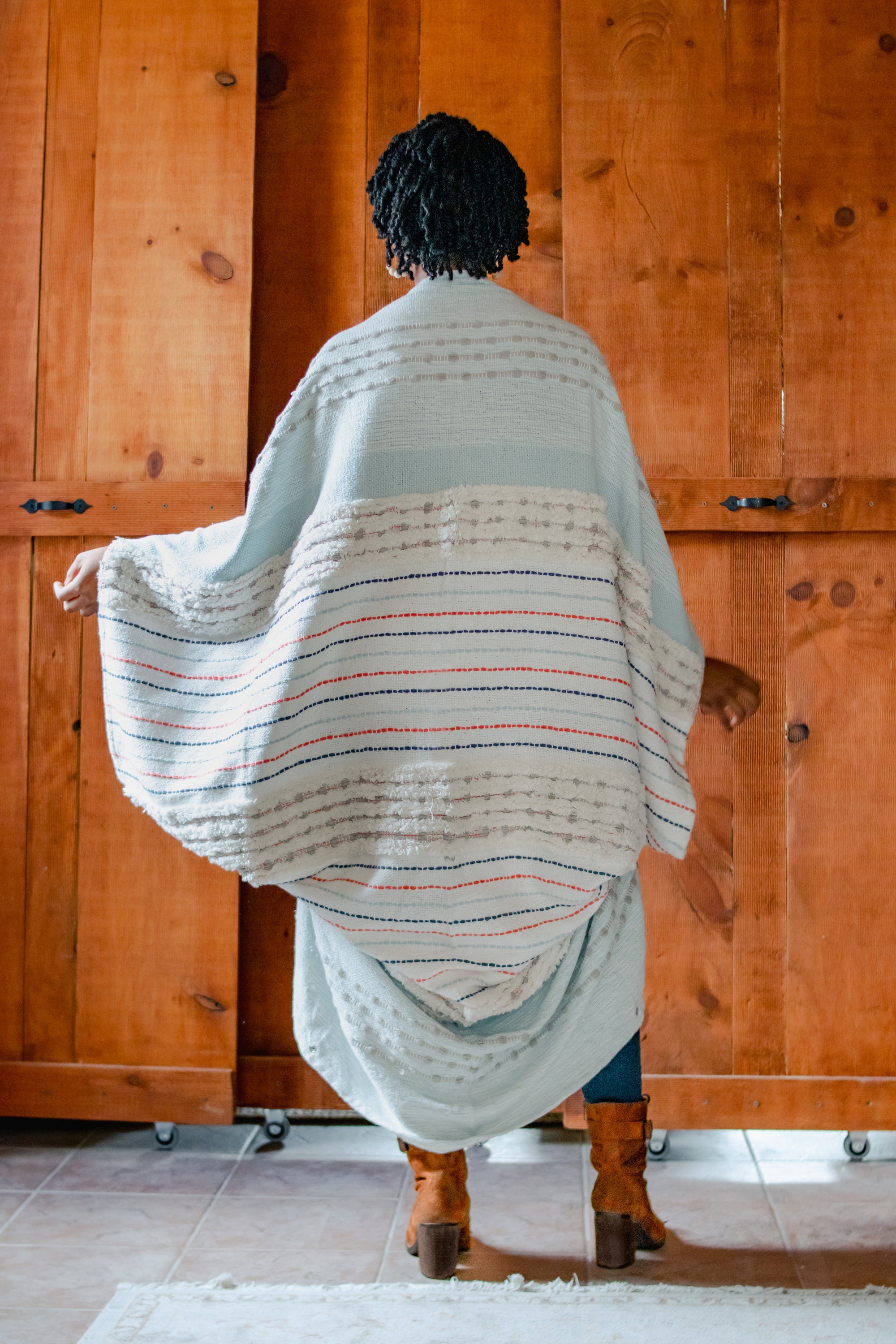 Elu - Wearable Throw